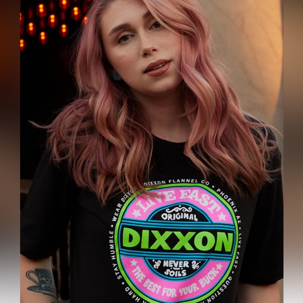 Dixxon Women’s Waxxy crop tee NiB. I have a size  Large left.